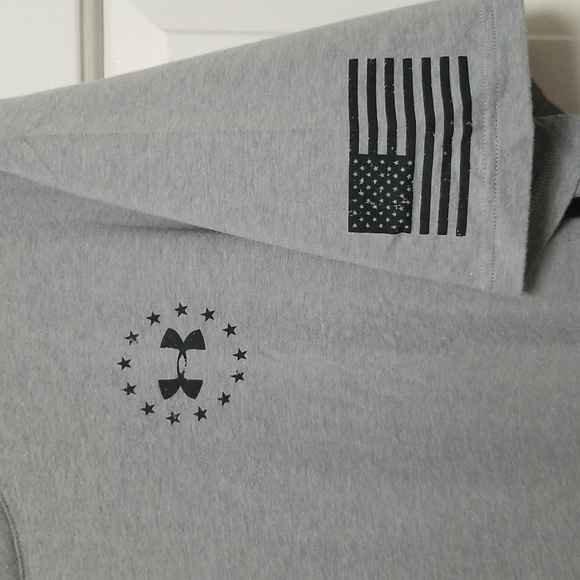 💪😁Under Armour Heat Gear Loose Fit Soft "Freedom Flag" Tee - Picture 7 of 7